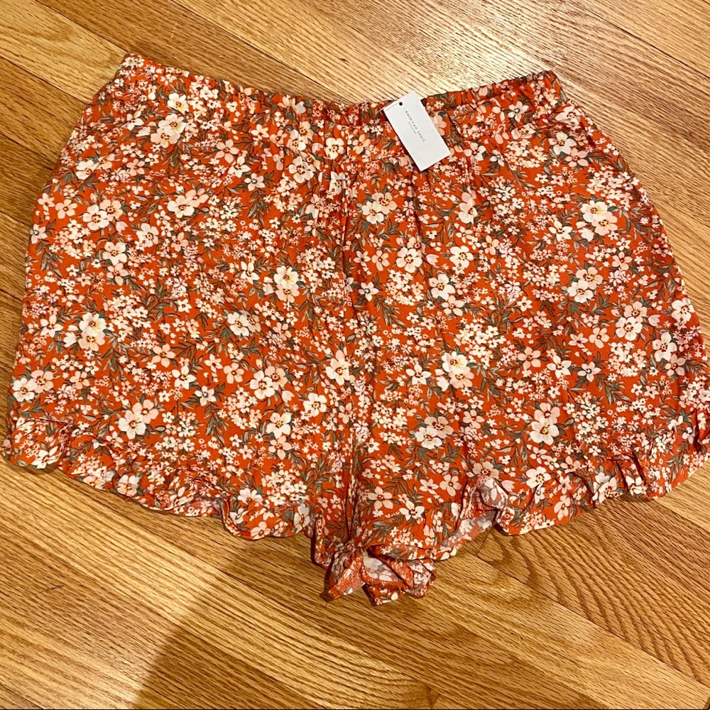 NWT! Flowy & Floral AE Shorts 🧡🌼